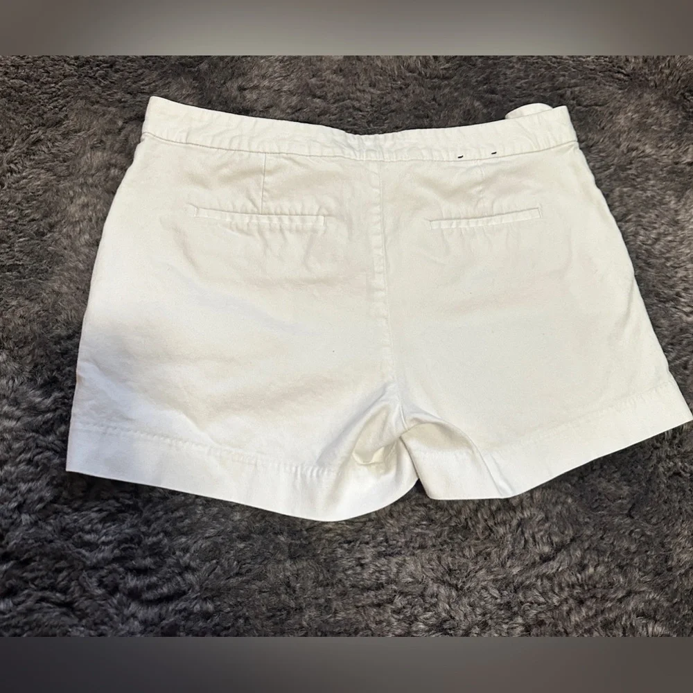 Banana Republic size 8 side button shorts - Picture 2 of 4